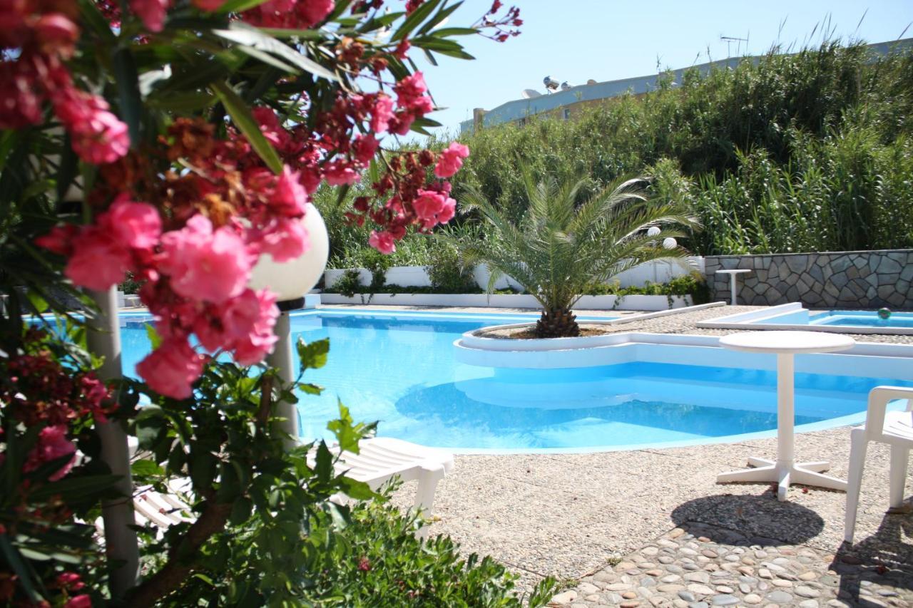 Albatross Hotel Maleme  Bagian luar foto