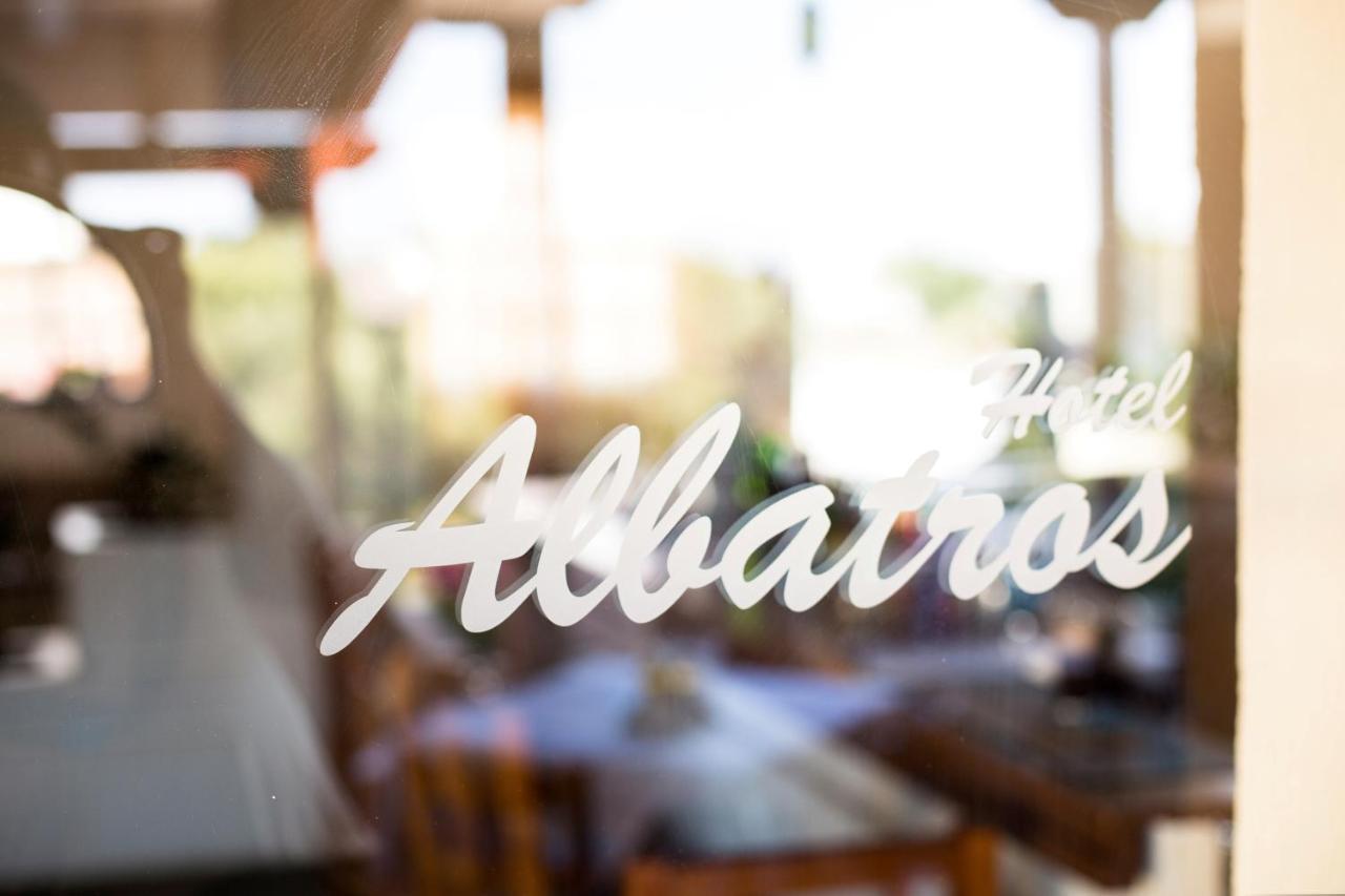 Albatross Hotel Maleme  Bagian luar foto