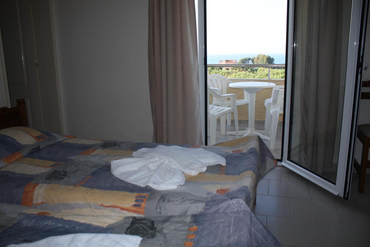 Albatross Hotel Maleme  Bagian luar foto